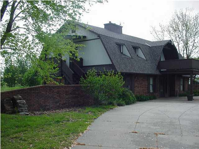 5614 S 103rd St, Derby, KS 67037