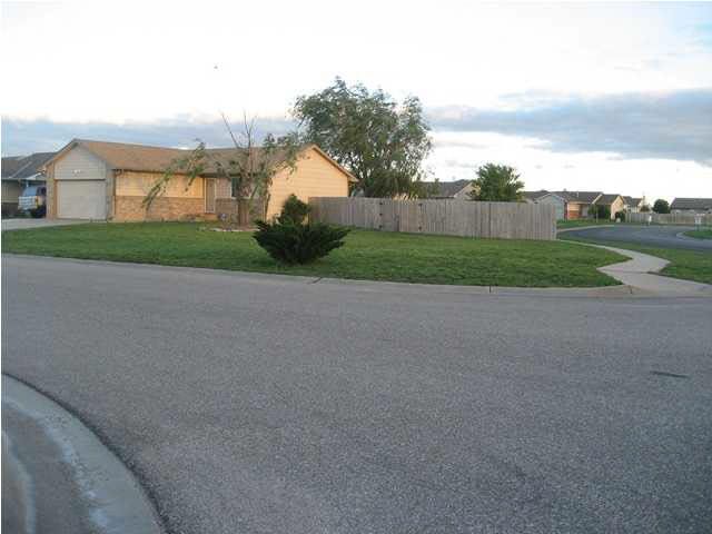 1301 E Harvest Ln Cir, Goddard, KS 67052