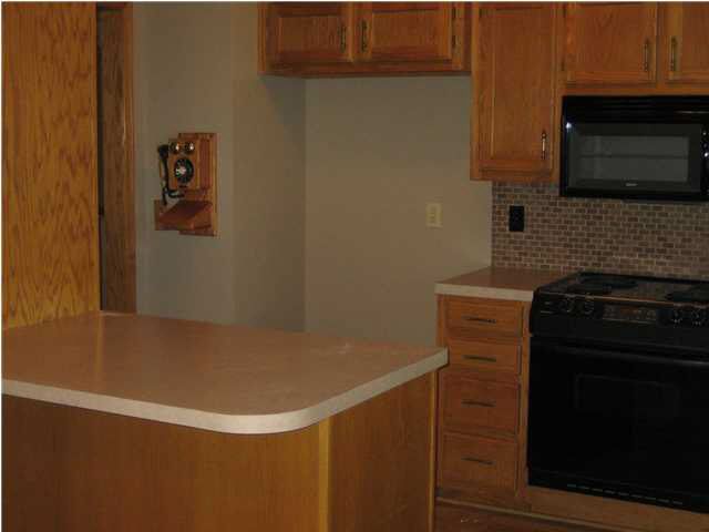 1003 Pine Grv, Wichita, KS 67212