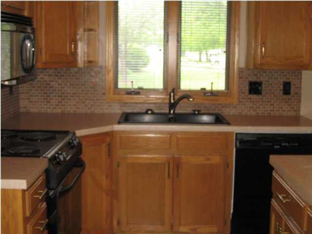 1003 Pine Grv, Wichita, KS 67212