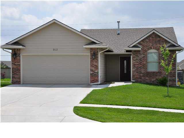 913 E Stone Path St, Derby, KS 67037