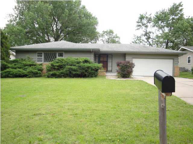 5925 E Clarendon, Bel Aire, KS 67220