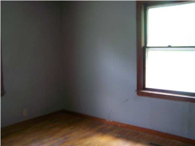 127 Mclain Ave, Newton, KS 67114