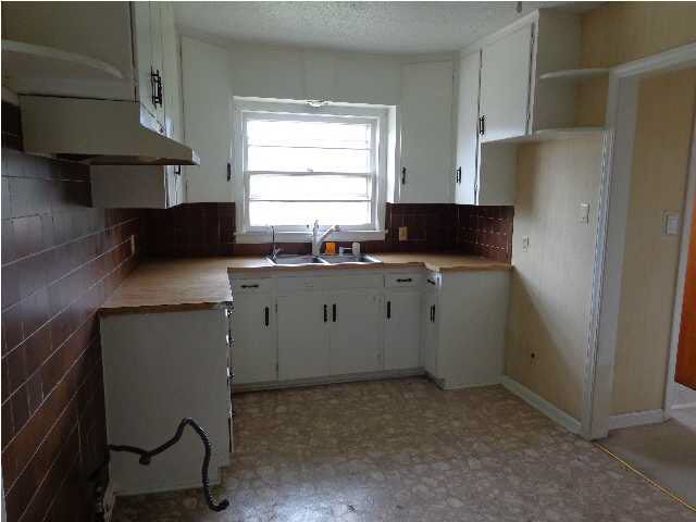 5002 E 9th, Wichita, KS 67208