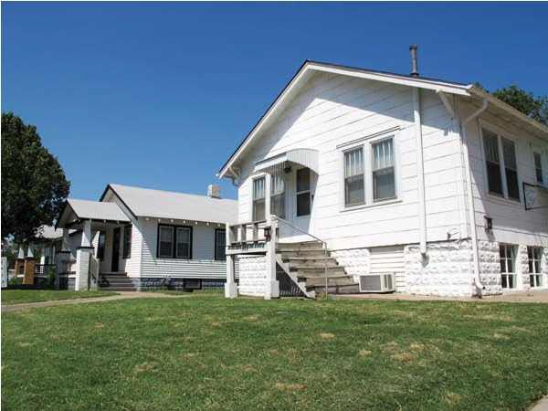 1122 S Seneca St, Wichita, KS 67213