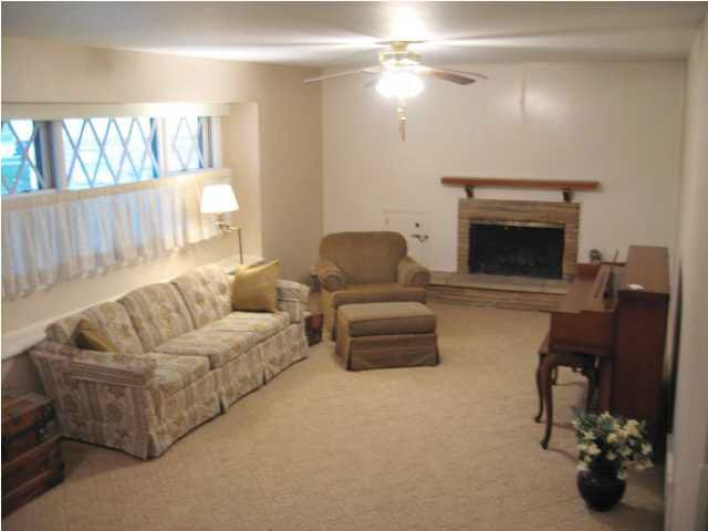 8020 E Morningside Dr, Wichita, KS 67207