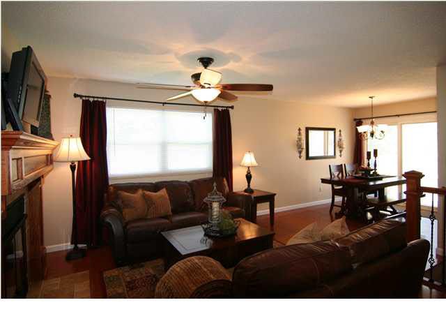 512 E Twisted Oak Rd, Derby, KS 67037