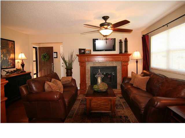 512 E Twisted Oak Rd, Derby, KS 67037