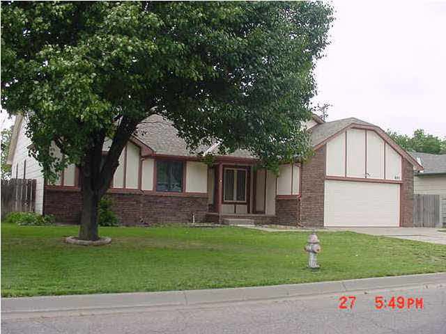 803 N Pine Grv, Wichita, KS 67212