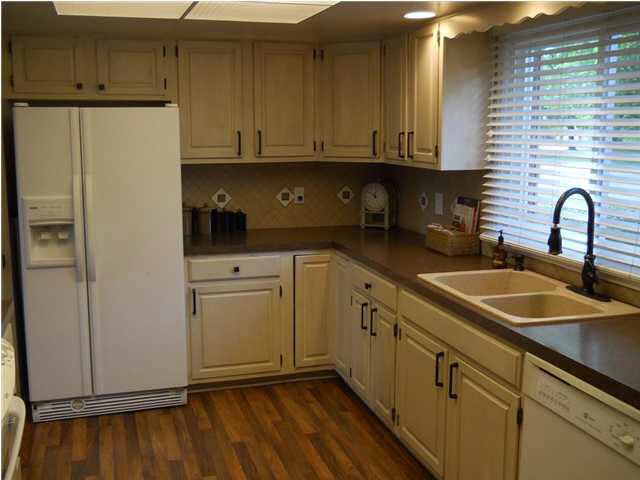 6925 E Bainbridge, Wichita, KS 67226