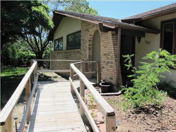 327 Mockingbird Ln, Newton, KS 67114