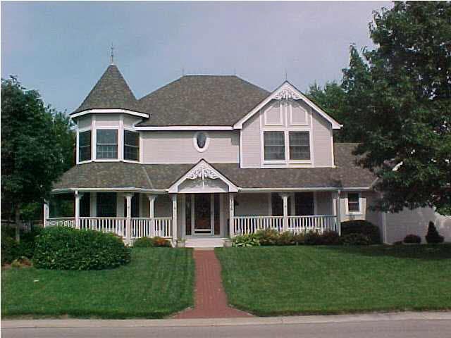 706 S Mockingbird Ln, Derby, KS 67037