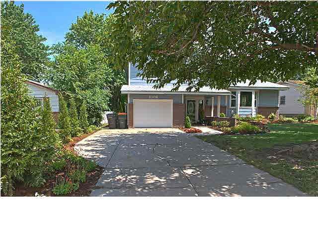 8306 E Castle Dr, Wichita, KS 67207