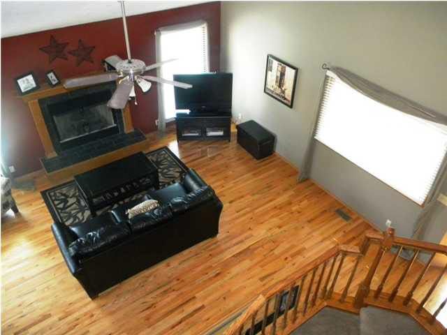 301 N Valley Stream Dr, Derby, KS 67037