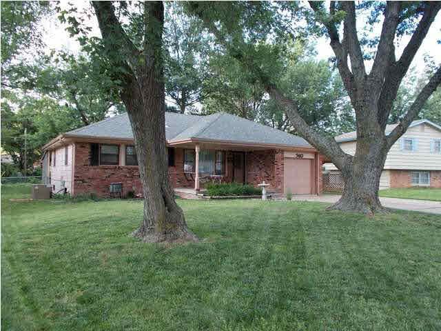 560 Spring Creek Dr, Derby, KS 67037