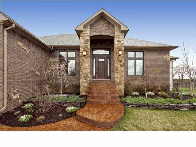 1118 E Waters Edge St, Derby, KS 67037