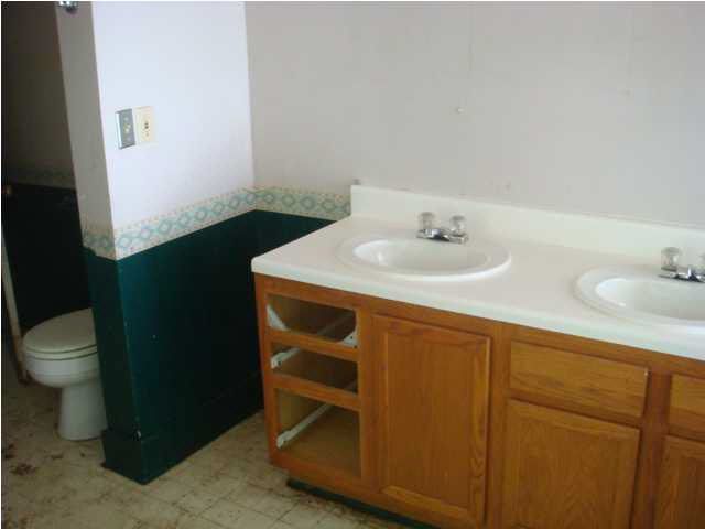 602 N Walnut St, Peabody, KS 66866