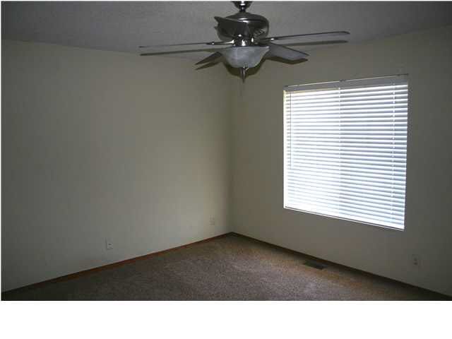 2225 Surrey Ln, Derby, KS 67037