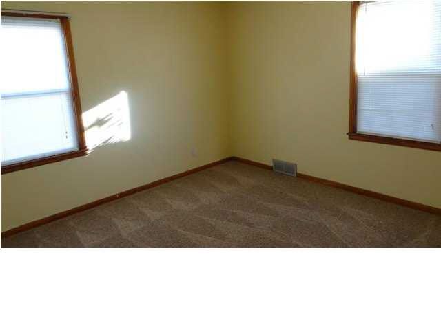 717 W 11th, Newton, KS 67114