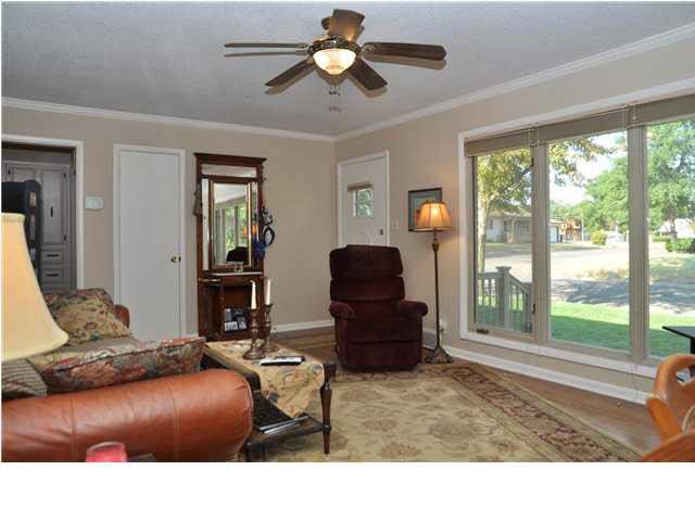 100 Hemlock Ln, Newton, KS 67114