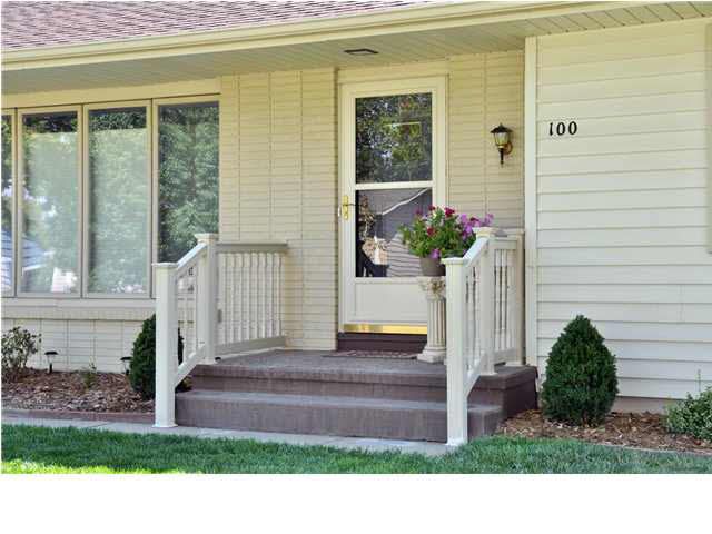 100 Hemlock Ln, Newton, KS 67114