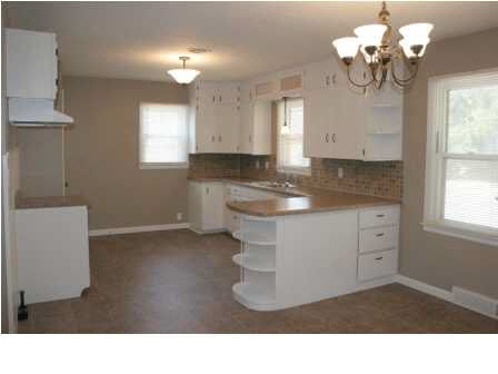 702 S Pine, Newton, KS 67114