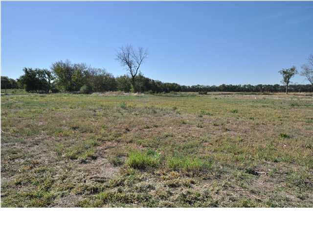 325 W Piper Dr, Benton, KS 67017