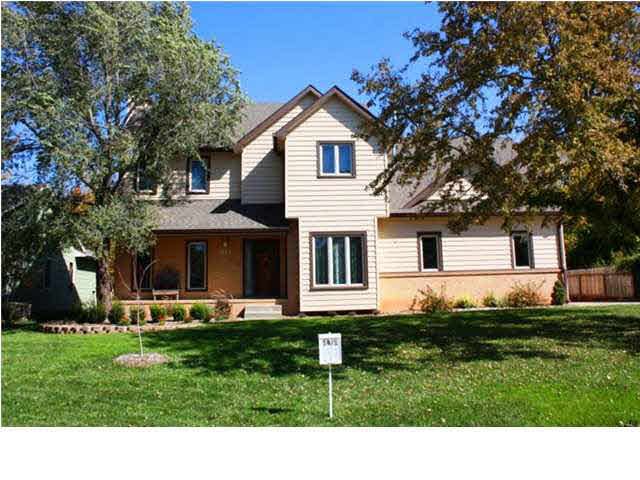 108 N Valley Stream Dr, Derby, KS 67037