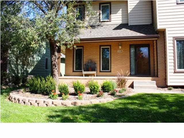 108 N Valley Stream Dr, Derby, KS 67037