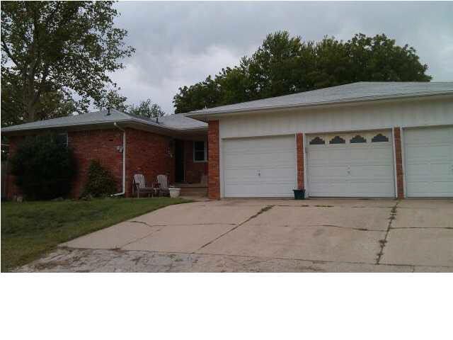 119 S Lakeview Dr, Derby, KS 67037