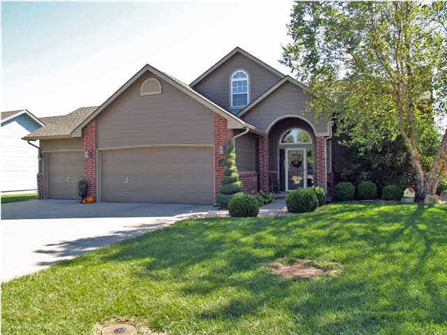 2113 E Sommerhauser Dr, Derby, KS 67037