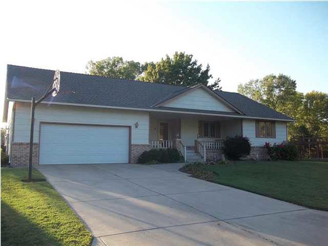 709 Mockingbird Ln, Derby, KS 67037