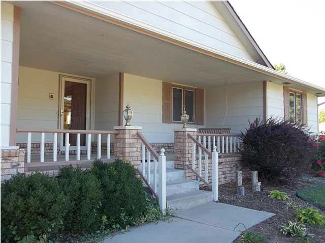 709 Mockingbird Ln, Derby, KS 67037
