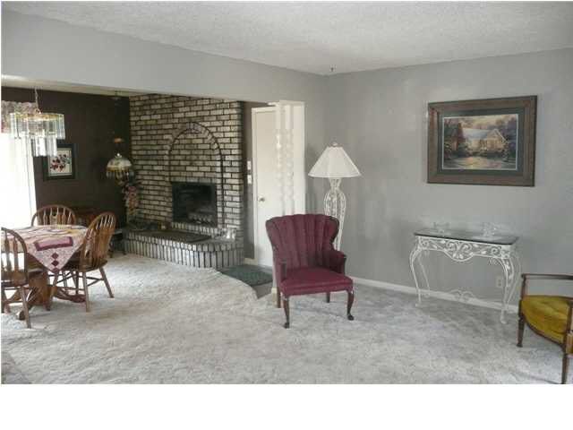 1019 W 10th, Newton, KS 67114