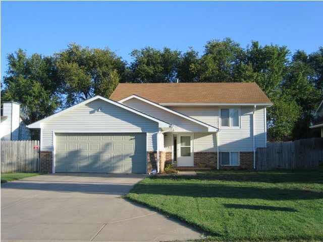 56 E Arnold Dr, Augusta, KS 67010