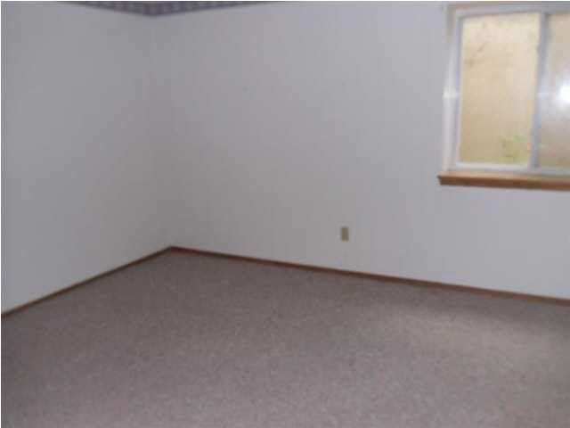 750 E Karla Ct, Haysville, KS 67060