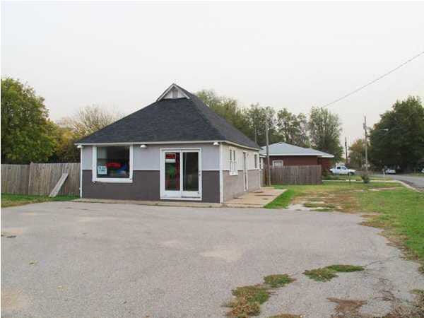 121 W Chicago, Colwich, KS 67030