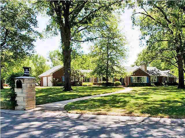 18 Willowbrook St, Wichita, KS 67207