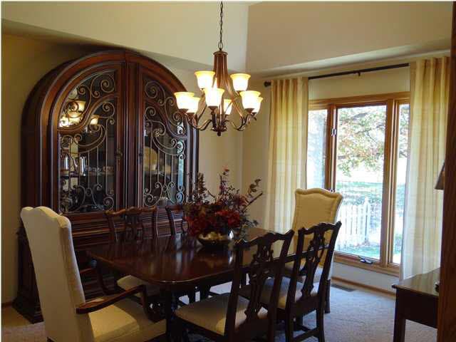 9320 E Bent Tree Cir, Wichita, KS 67226