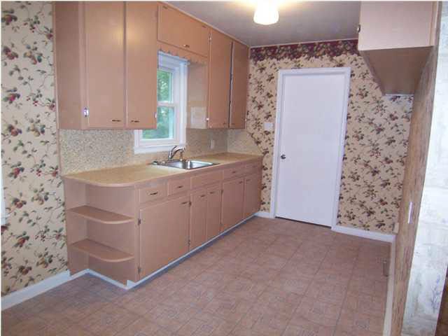 813 Barlow, Wichita, KS 67207