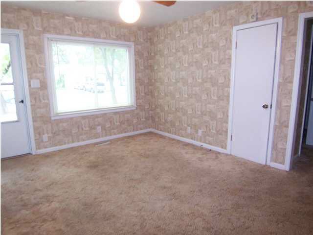 813 Barlow, Wichita, KS 67207