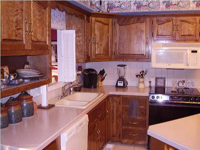 806 S West Rd, Newton, KS 67114