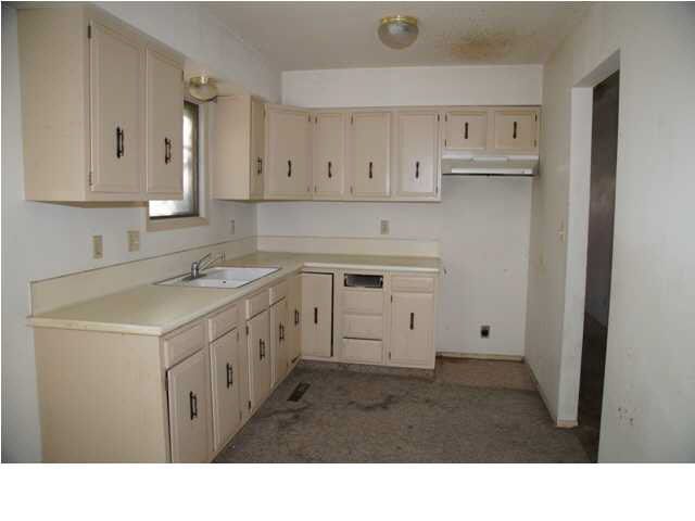 208 Estelle, Newton, KS 67114