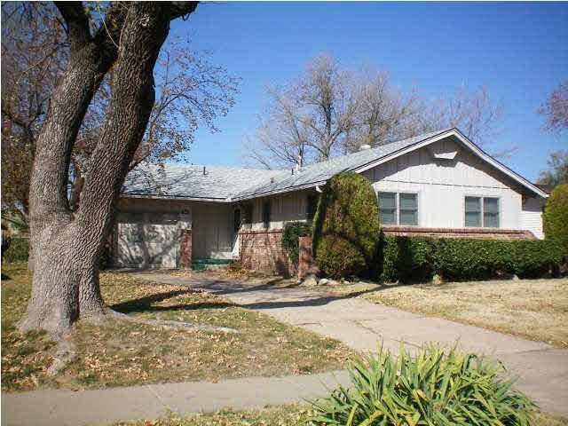 8018 E Levitt Dr, Wichita, KS 67207