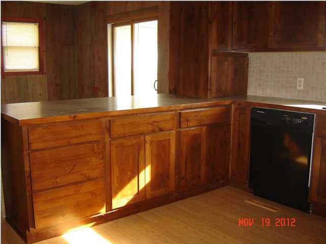 176 S Oliver Rd, Wellington, KS 67152