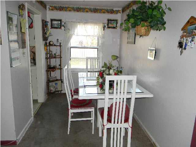 634 S Barlow, Wichita, KS 67207