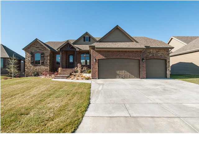 809 Fairoaks Ct, Andover, KS 67002