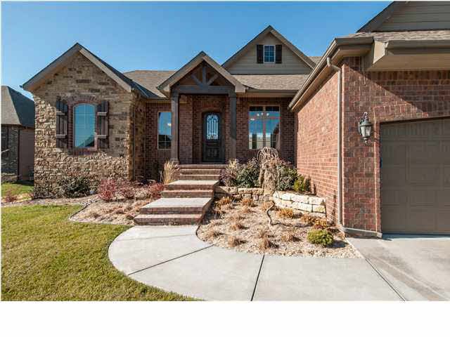 809 Fairoaks Ct, Andover, KS 67002