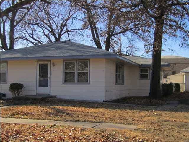 209 S Walnut St, Douglass, KS 67039
