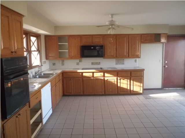 8118 E Levitt, Wichita, KS 67201